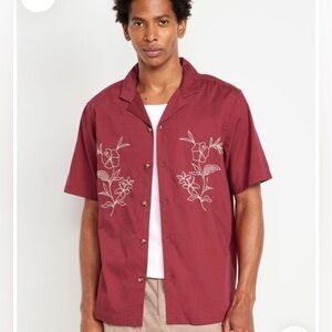 NWT Men’s Old Navy Hawaiian Red Floral Button Down Short Sleeve Shirt